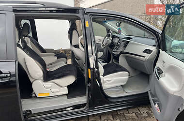 Минивэн Toyota Sienna 2013 в Ракитном