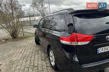 Минивэн Toyota Sienna 2013 в Ракитном