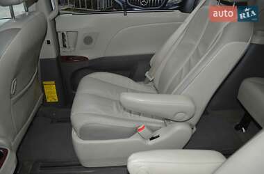 Минивэн Toyota Sienna 2013 в Львове