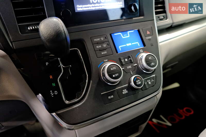 Мінівен Toyota Sienna 2015 в Одесі