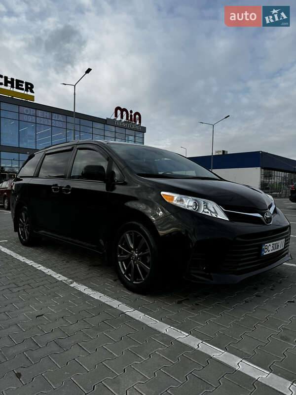 Мінівен Toyota Sienna 2019 в Львові