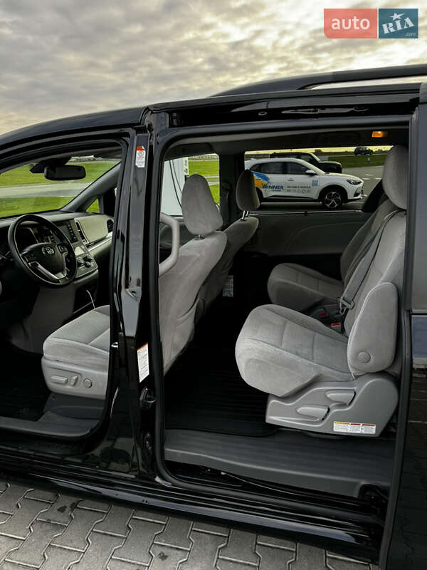 Мінівен Toyota Sienna 2019 в Львові