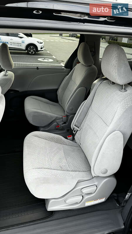 Мінівен Toyota Sienna 2019 в Львові