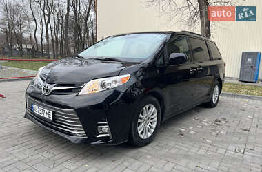 Минивэн Toyota Sienna 2017 в Днепре