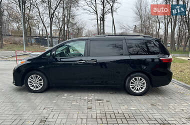 Минивэн Toyota Sienna 2017 в Днепре