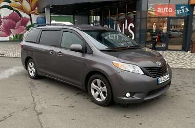 Мінівен Toyota Sienna 2015 в Києві