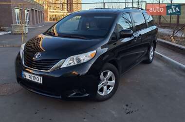 Мінівен Toyota Sienna 2015 в Києві