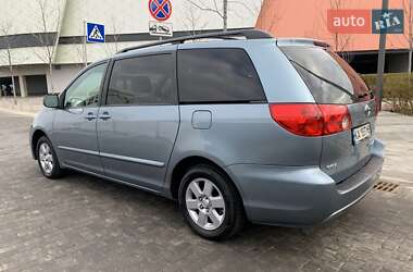 Минивэн Toyota Sienna 2008 в Киеве