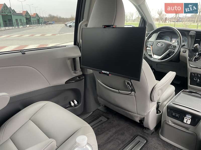 Мінівен Toyota Sienna 2019 в Києві