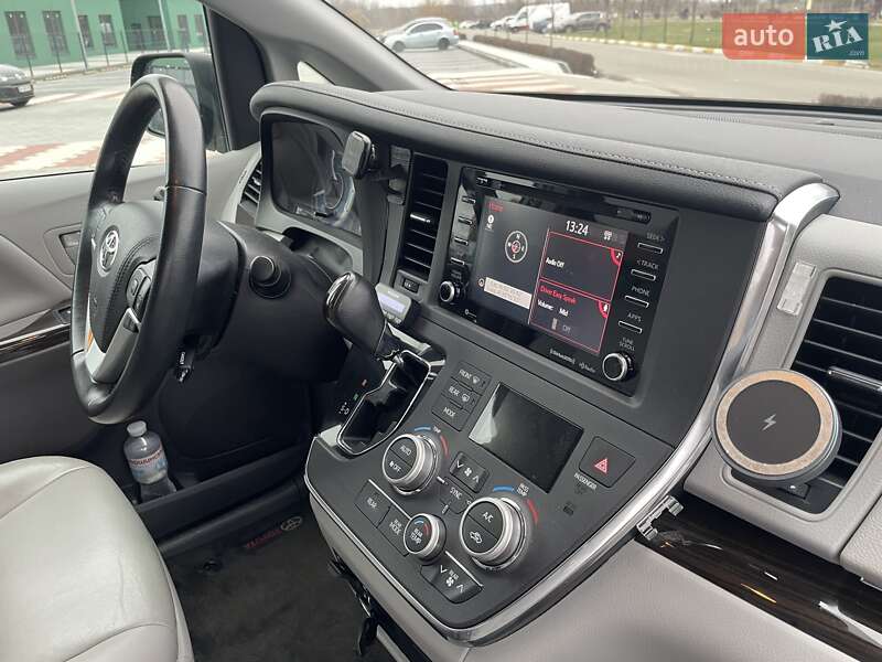 Мінівен Toyota Sienna 2019 в Києві