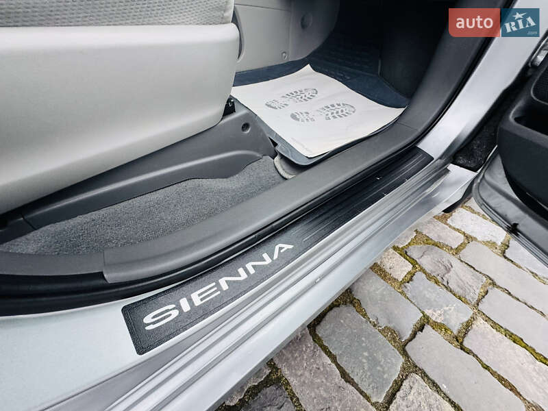 Мінівен Toyota Sienna 2020 в Києві