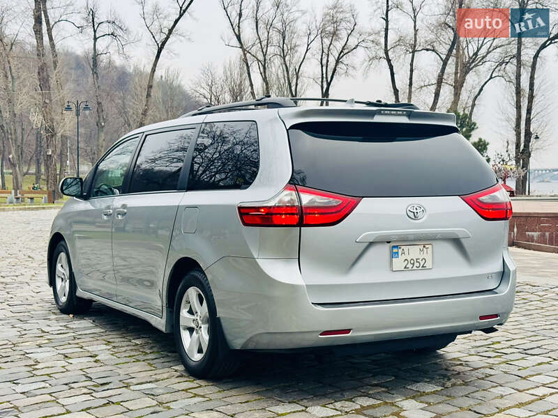 Мінівен Toyota Sienna 2020 в Києві