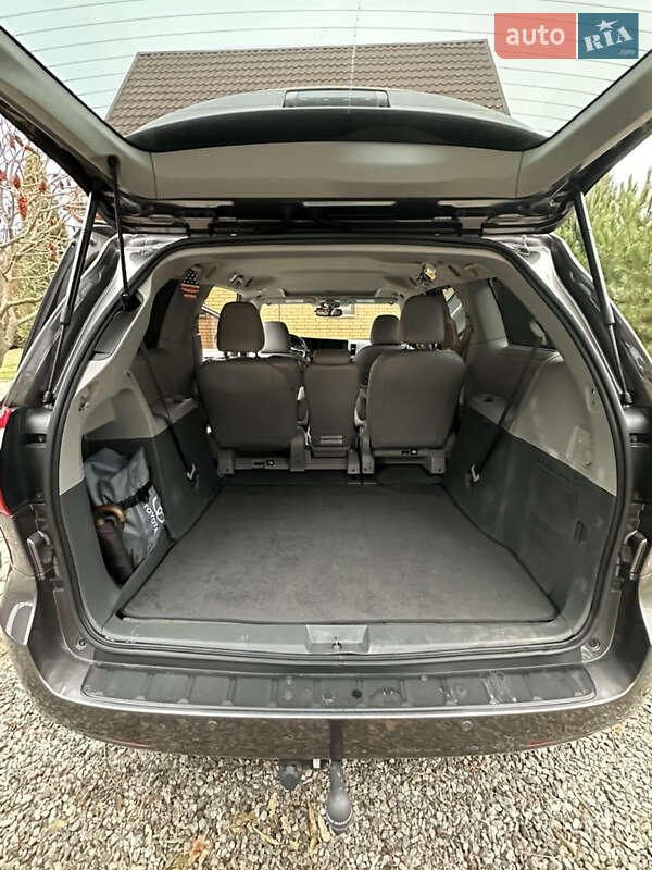 Мінівен Toyota Sienna 2016 в Харкові