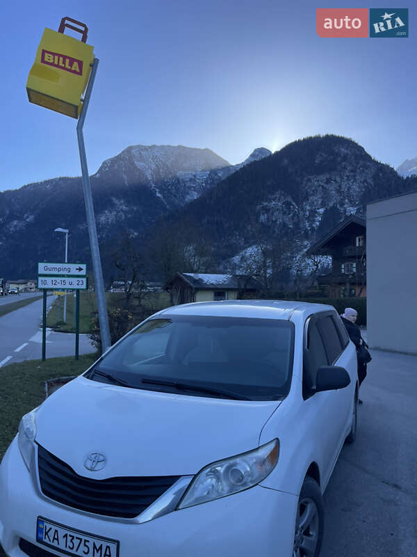 Toyota Sienna 2016