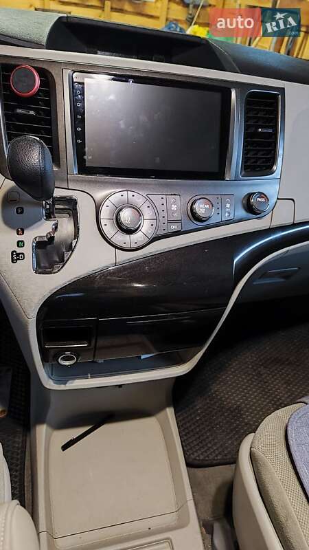 Мінівен Toyota Sienna 2010 в Вінниці