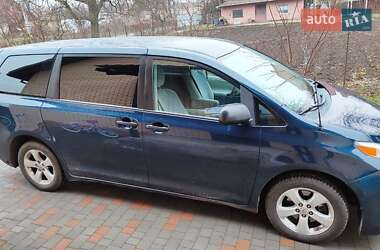 Минивэн Toyota Sienna 2010 в 