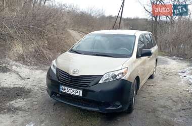 Минивэн Toyota Sienna 2014 в Каменском