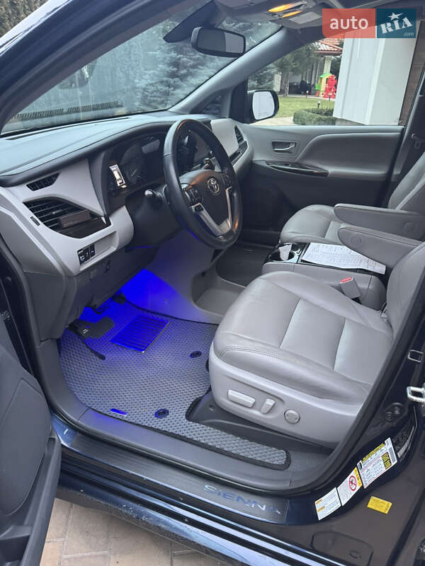 Мінівен Toyota Sienna 2019 в Києві