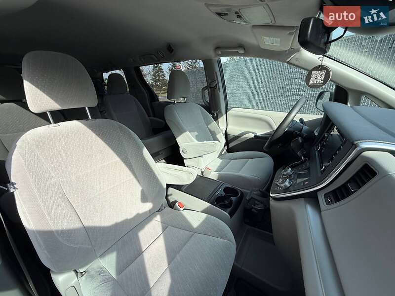 Минивэн Toyota Sienna 2018 в Луцке