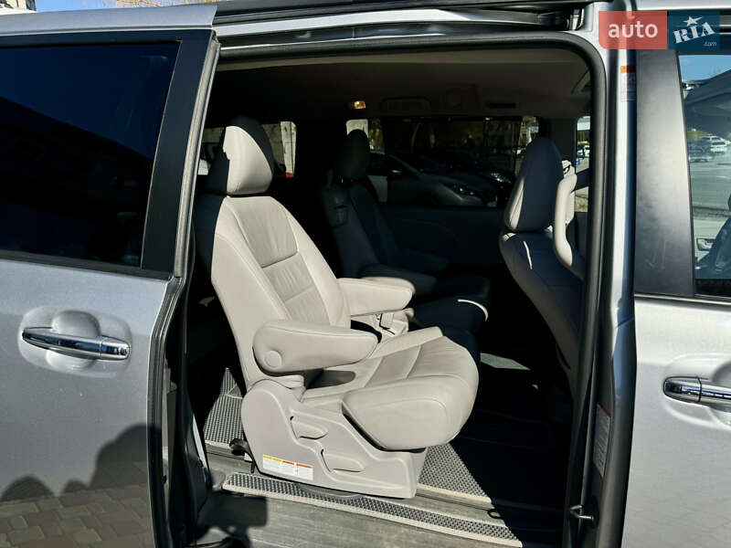 Мінівен Toyota Sienna 2015 в Вінниці