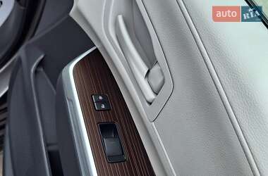 Минивэн Toyota Sienna 2022 в 