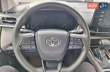 Минивэн Toyota Sienna 2022 в 