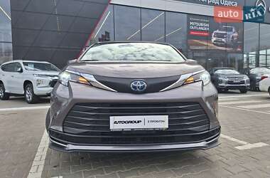 Минивэн Toyota Sienna 2022 в 