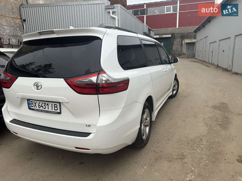 Минивэн Toyota Sienna 2019 в Хмельницком