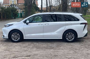 Минивэн Toyota Sienna 2023 в 