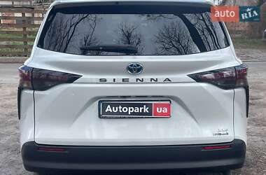 Минивэн Toyota Sienna 2023 в 