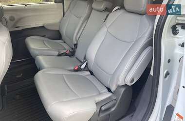 Минивэн Toyota Sienna 2023 в 
