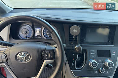 Мінівен Toyota Sienna 2014 в 