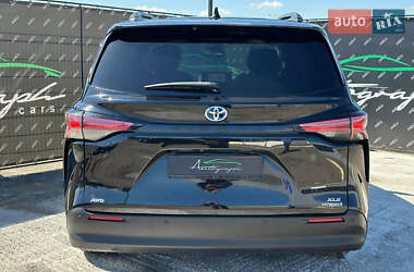 Мінівен Toyota Sienna 2021 в 
