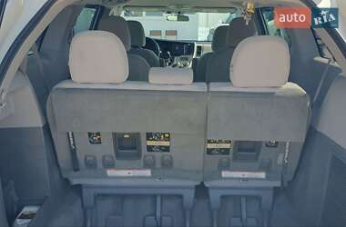 Минивэн Toyota Sienna 2016 в 