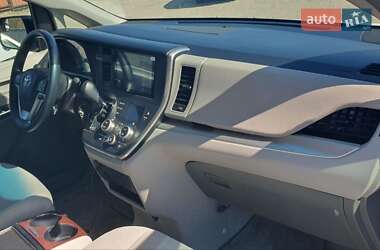 Минивэн Toyota Sienna 2016 в 