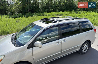 Минивэн Toyota Sienna 2006 в 
