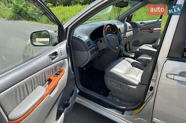 Минивэн Toyota Sienna 2006 в 