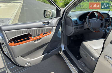 Минивэн Toyota Sienna 2006 в 
