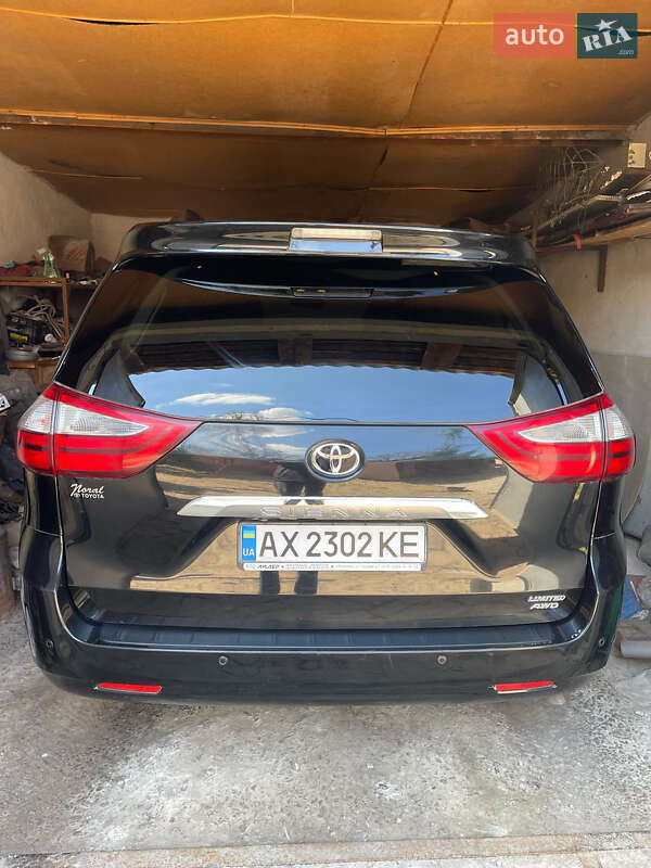 Мінівен Toyota Sienna 2017 в Харкові