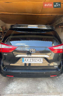 Минивэн Toyota Sienna 2017 в 