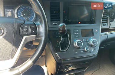 Минивэн Toyota Sienna 2017 в 
