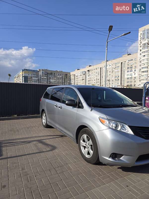 Минивэн Toyota Sienna 2010 в Днепре
