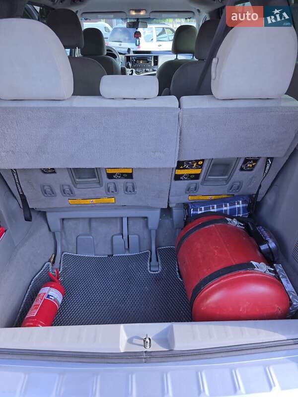 Минивэн Toyota Sienna 2010 в Днепре