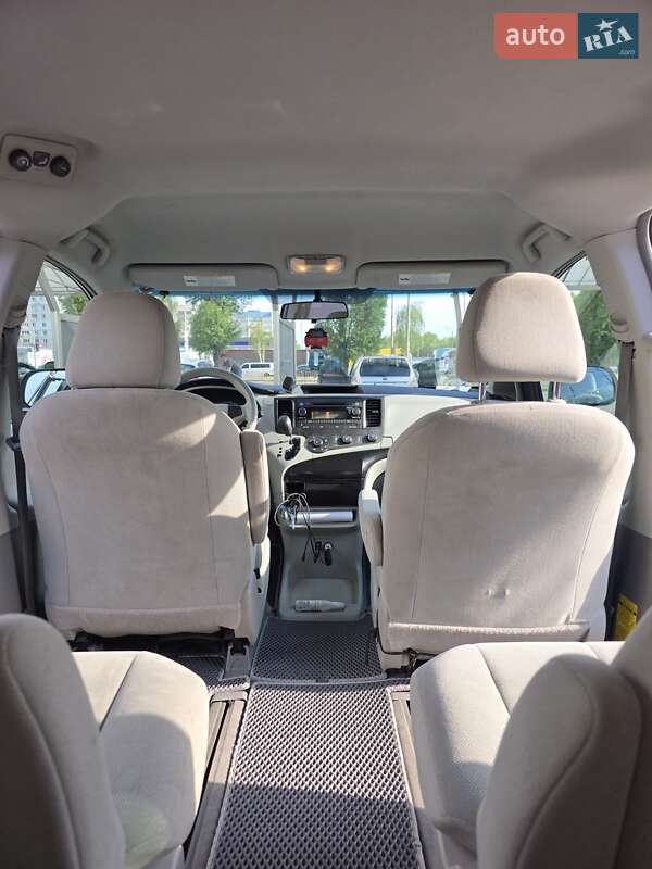 Минивэн Toyota Sienna 2010 в Днепре