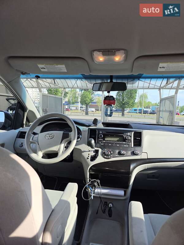 Минивэн Toyota Sienna 2010 в Днепре