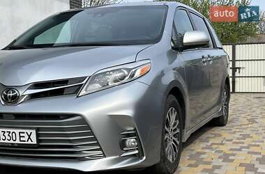 Минивэн Toyota Sienna 2019 в 