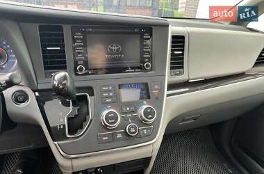Минивэн Toyota Sienna 2019 в 