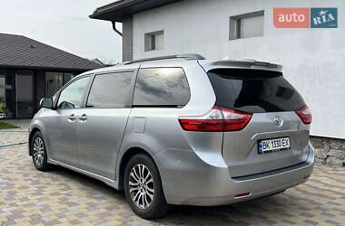 Минивэн Toyota Sienna 2019 в 