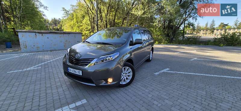 Мінівен Toyota Sienna 2013 в Києві