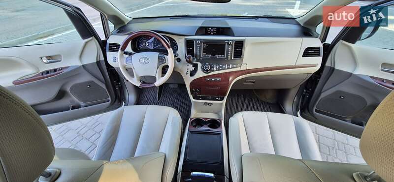 Мінівен Toyota Sienna 2013 в Києві